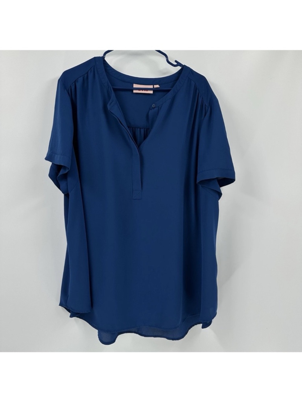EVRI Navy Blue Split Neck Blouse SZ 3X lightweight - Picture 2 of 6